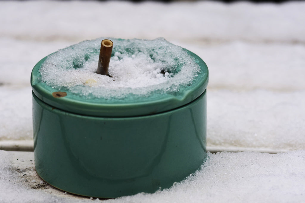 Cendriers d'Extérieur en Automne et Hiver : Guide Complet pour des Espaces Fumeurs Confortables