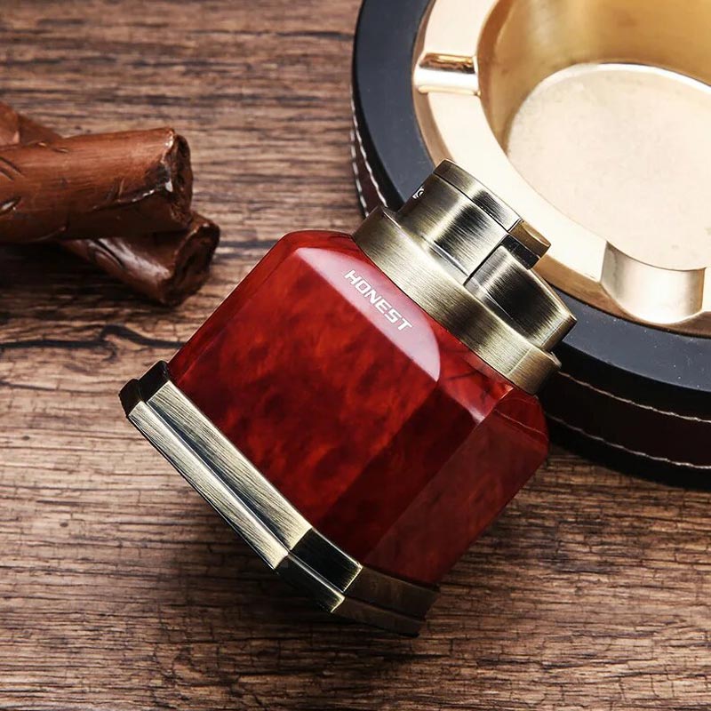 Briquet de Table Vintage posé sur un cendrier