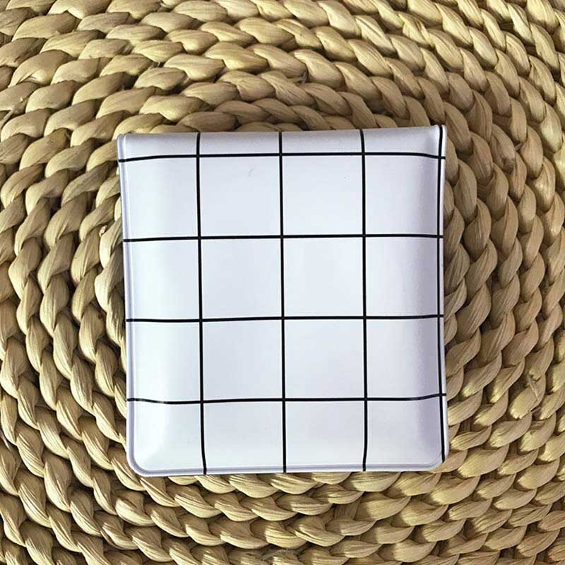 Tissu blanc quadrillé - cendrier de poche vue arrière