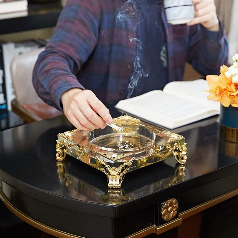 Grand Cendrier sur un bureau