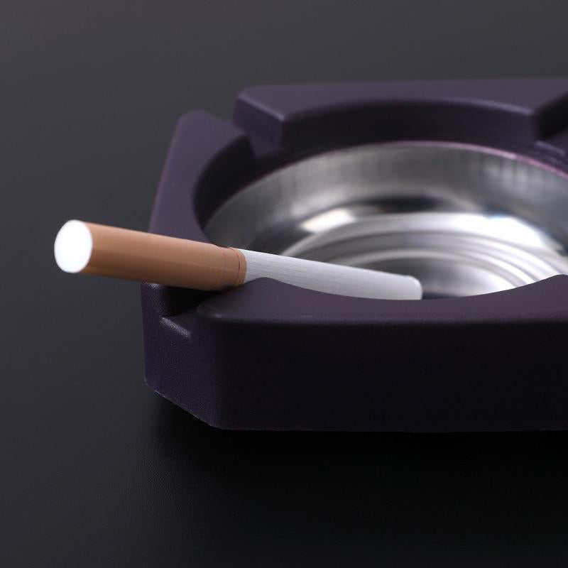 Acier inoxydable noir - cendrier carré avec cigarette posée