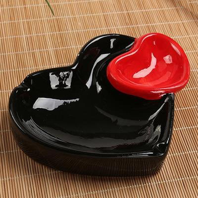Cendrier en forme de coeur rouge - accessoire fumeur original idee cadeau