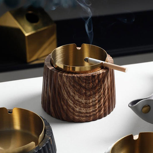 Céramique marron bois - cendrier de table design avec cigarette