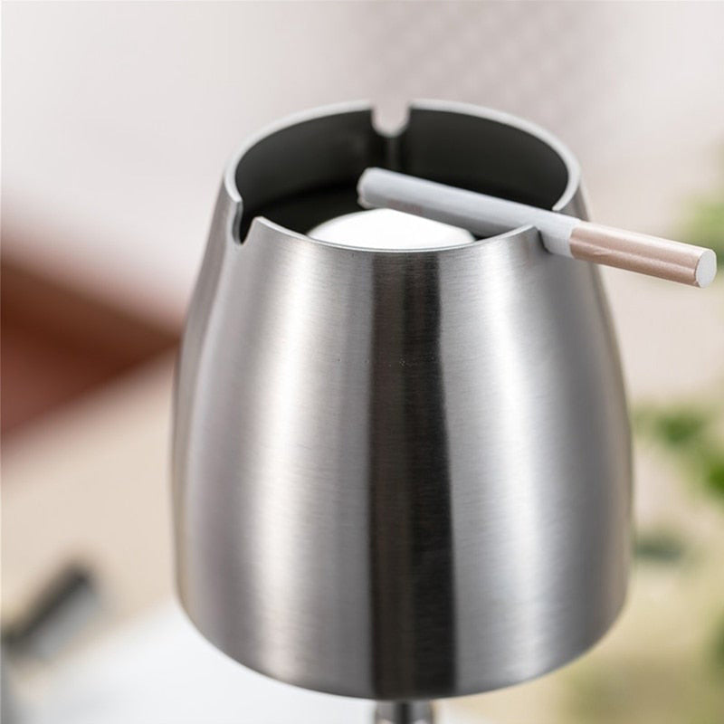 Acier inoxydable brossé - cendrier design sur pied vue de face