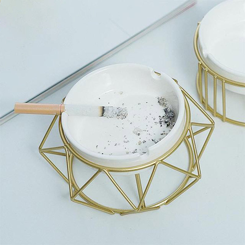 Inox et céramique - cendrier extérieur table avec cigarette