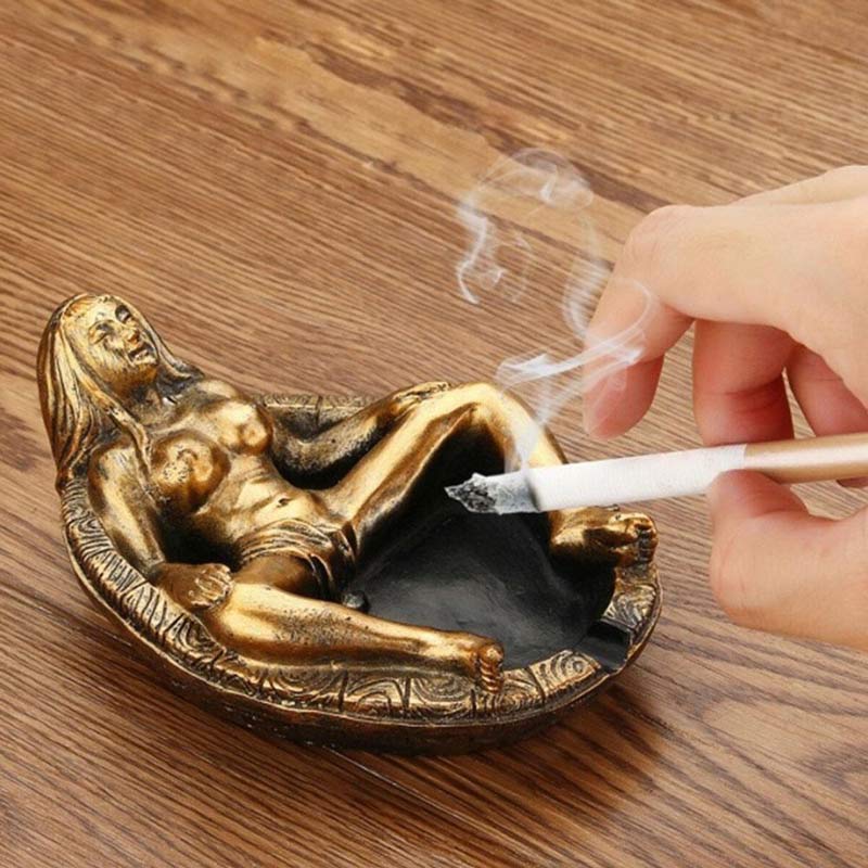 Cendrier sculpture femme nue en resine - objet decoratif artistique pour fumeur adulte