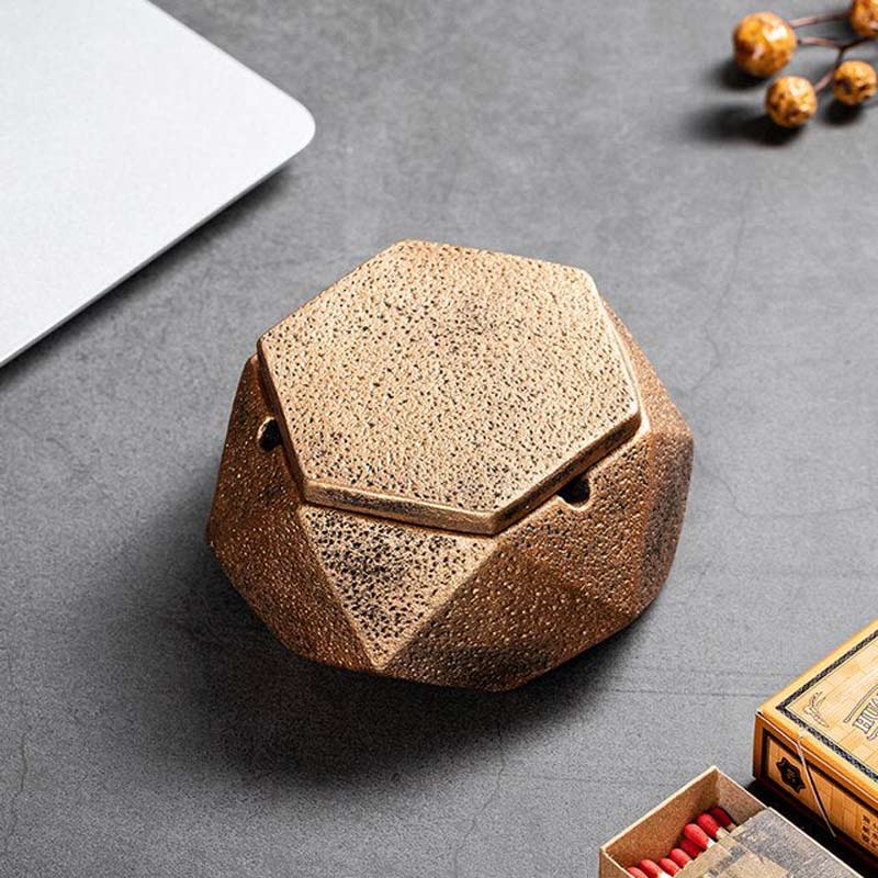 Métal noir mat avec couvercle - cendrier fermé design anti-odeurs usage intérieur