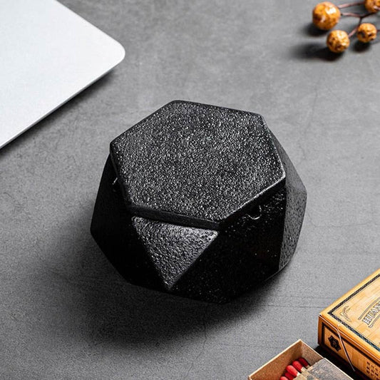Métal noir mat avec couvercle - cendrier fermé design anti-odeurs usage intérieur