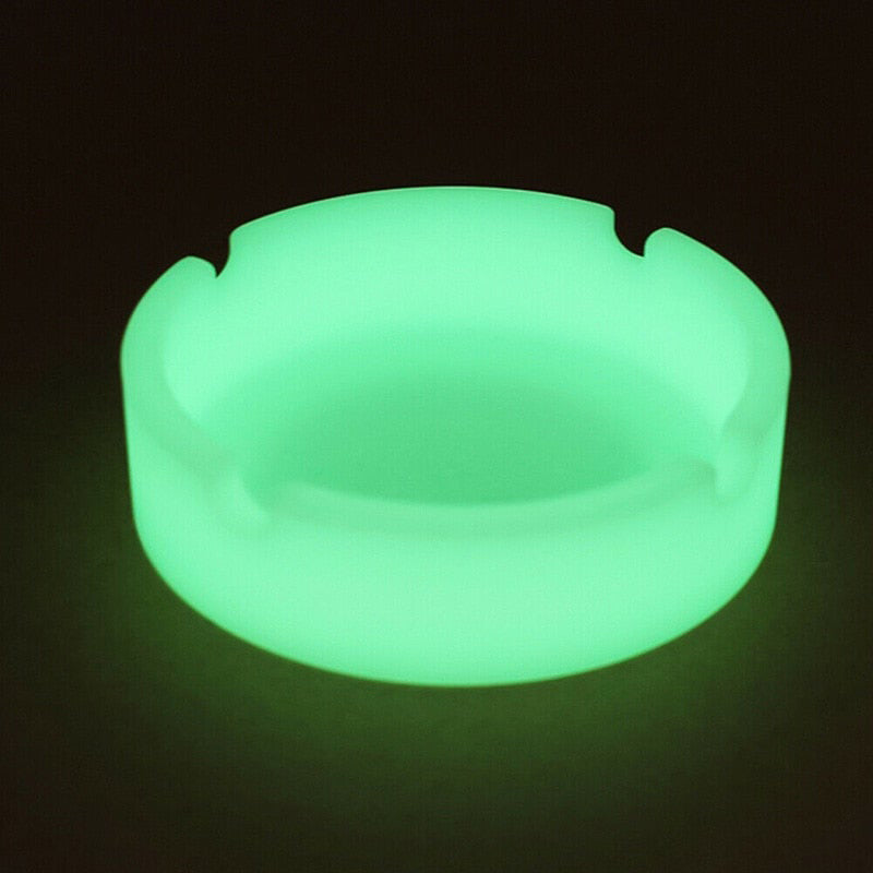 Résine translucide blanche - cendrier lumineux LED allumé en terrasse