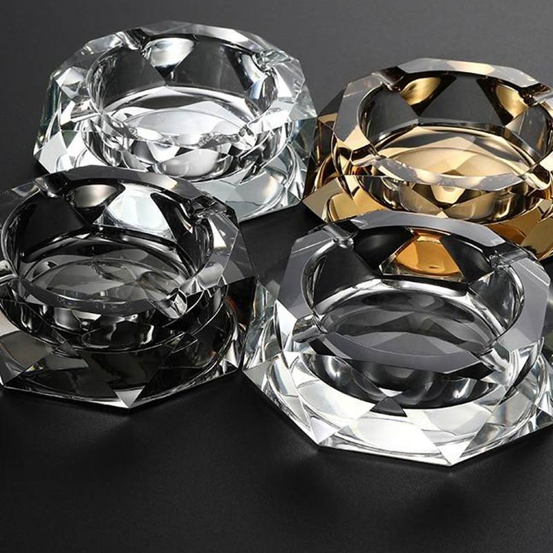 Verre transparent - cendrier design forme diamant vue d'ensemble