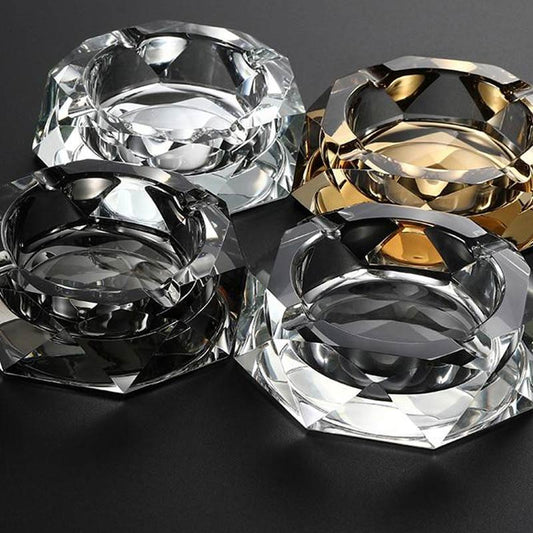 Verre transparent - cendrier design forme diamant vue d'ensemble