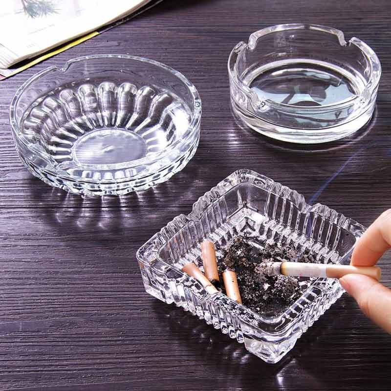 Cendrier en Verre Vintage avec cigarette